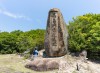 写真：神卜山と高島行宮遺址碑