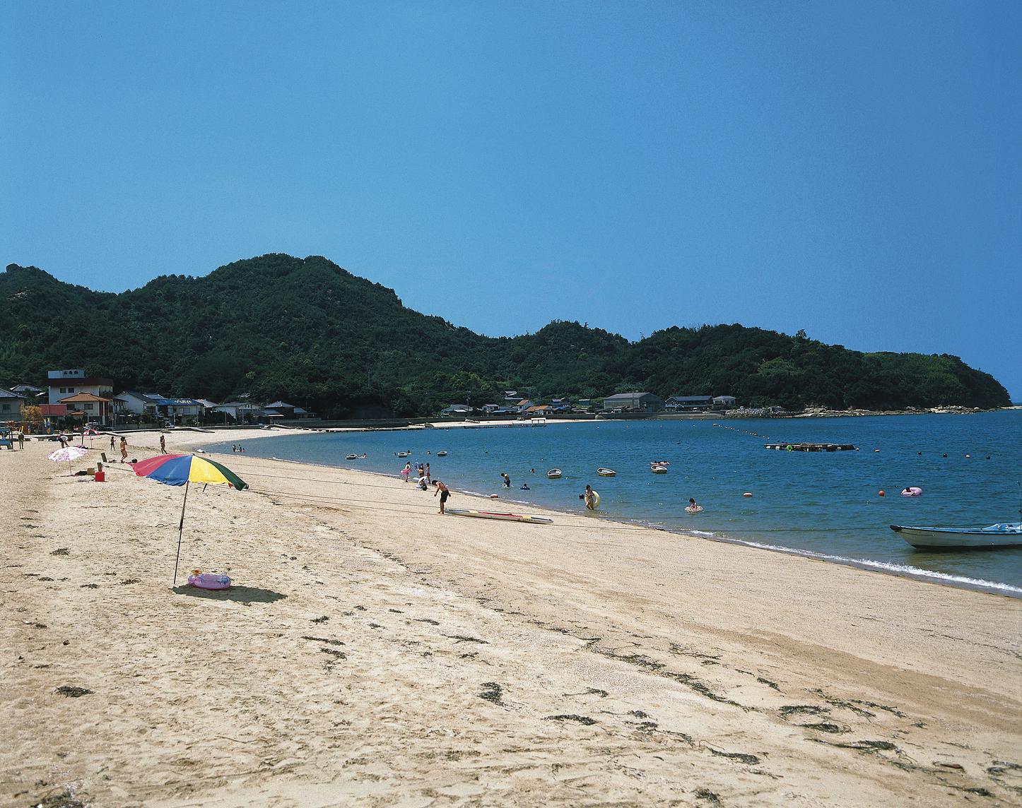 写真：白石島海水浴場