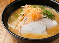 写真:ラーメン・ギョーザのとんぺい