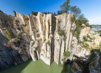 写真:石切りの渓谷展望台