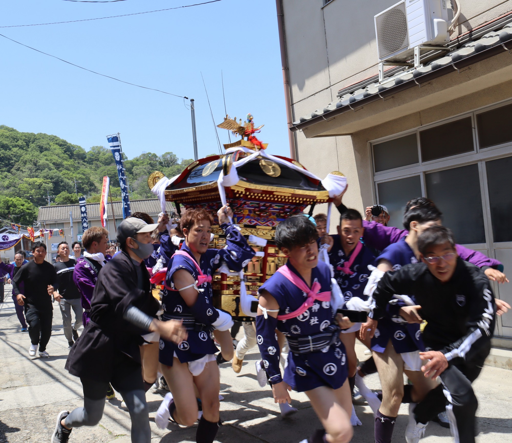 令和6年度 真鍋島 八幡神社の走り神輿｜お知らせ｜またたび笠岡